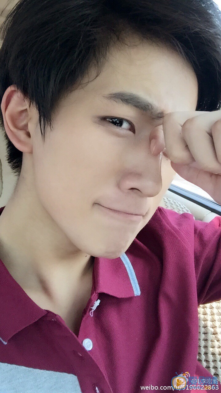 李宏毅生活照 李宏毅高清写真_李宏毅高清剧照
