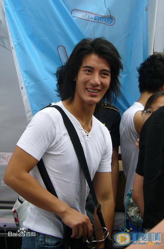 蒲巴甲早期加油好男儿 蒲巴甲早期比赛照
