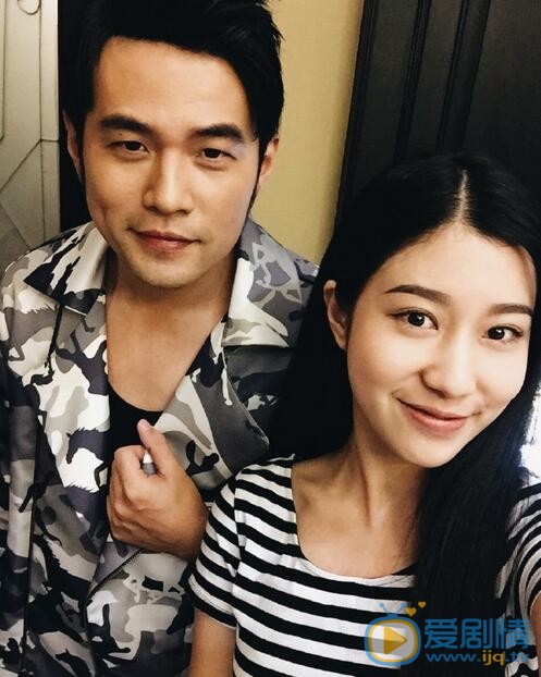 吴映香《中国新歌声》合照 吴映香高清写真_吴映香高清剧照