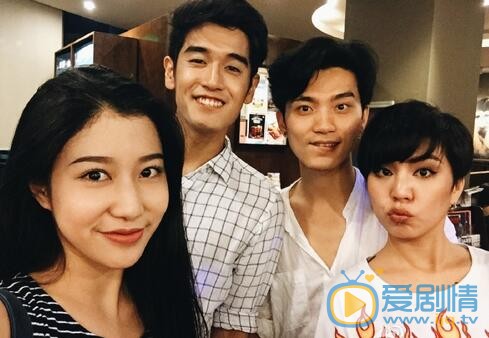 吴映香《中国新歌声》合照 吴映香高清写真_吴映香高清剧照
