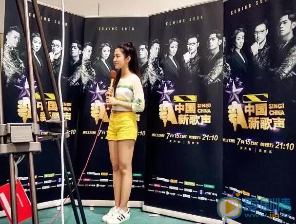 吴映香《中国新歌声》合照 吴映香高清写真_吴映香高清剧照
