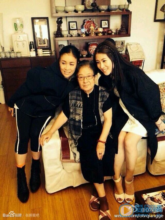 张碧晨友人合影 张碧晨高清写真_张碧晨高清剧照