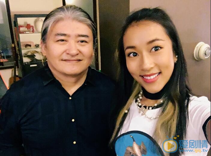 吉克隽逸与导师刘欢合照 吉克隽逸个人资料介绍