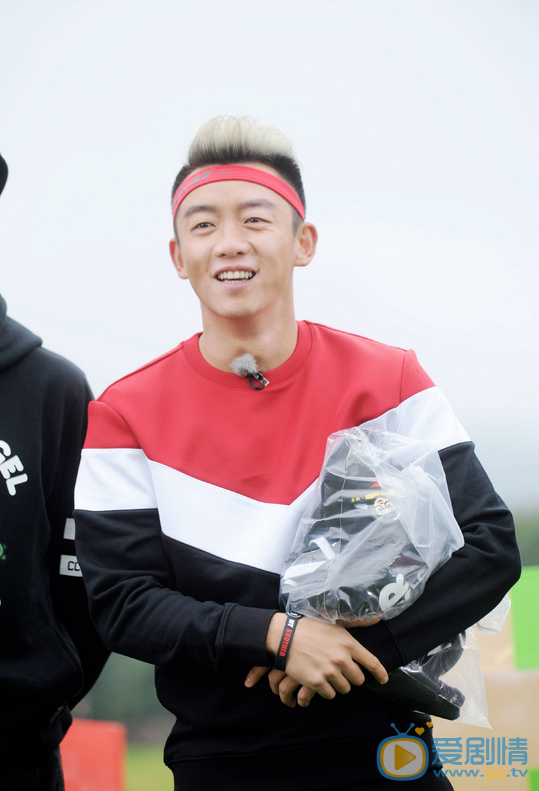 郑恺《奔跑吧兄弟》节目照 郑恺高清写真_郑恺高清剧照