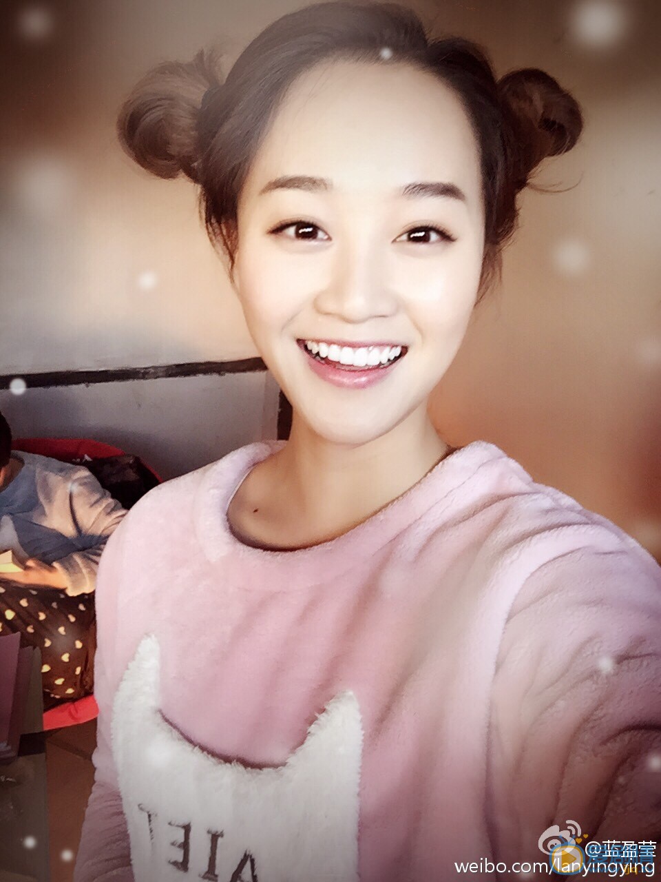 蓝盈莹卖萌照 蓝盈莹高清写真_蓝盈莹高清剧照