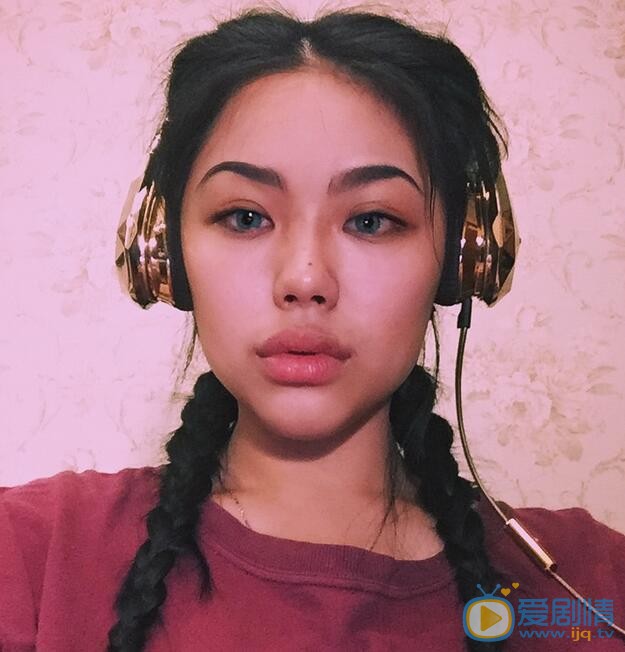 万妮达生活照 万妮达高清写真_万妮达高清剧照