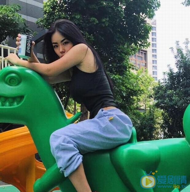 万妮达生活照 万妮达高清写真_万妮达高清剧照