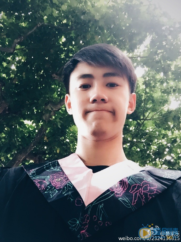 晏紫东自拍照 晏紫东高清写真_晏紫东高清剧照