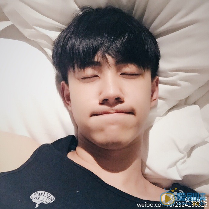 晏紫东自拍照 晏紫东高清写真_晏紫东高清剧照