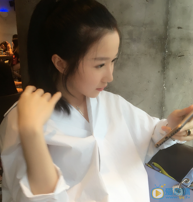 周奕彤生活照 周奕彤高清写真_周奕彤高清剧照