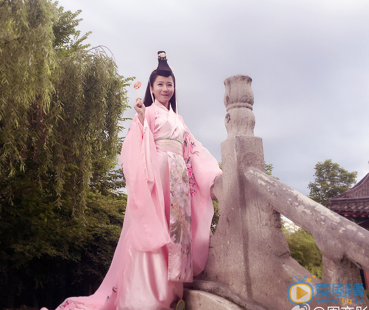周奕彤《疯狂天后》剧照 周奕彤高清写真_周奕彤高清剧照