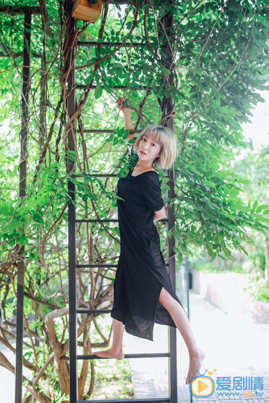 李心博街拍照 李心博高清写真_李心博高清剧照