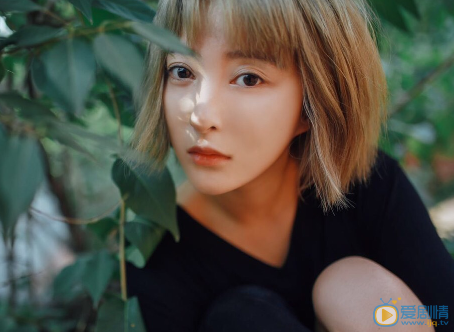 李心博街拍照 李心博高清写真_李心博高清剧照