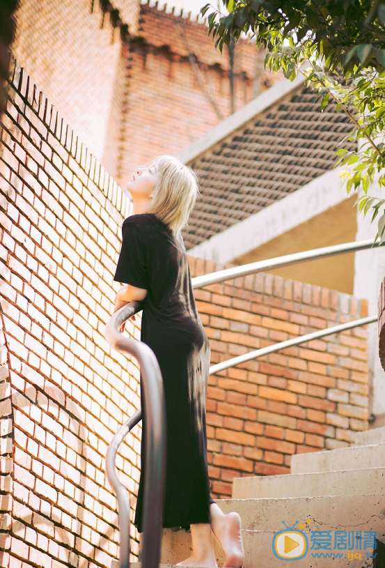 李心博街拍照 李心博高清写真_李心博高清剧照
