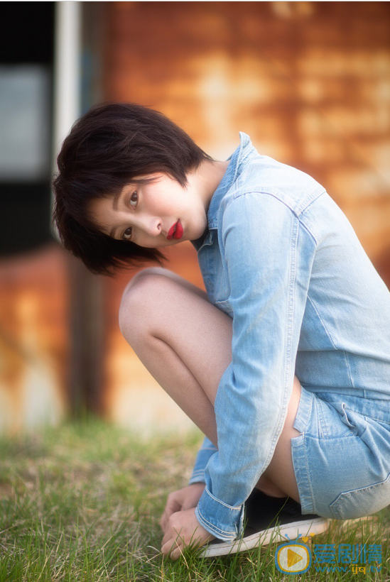 李心博街拍照 李心博高清写真_李心博高清剧照