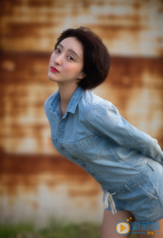 李心博街拍照 李心博高清写真_李心博高清剧照