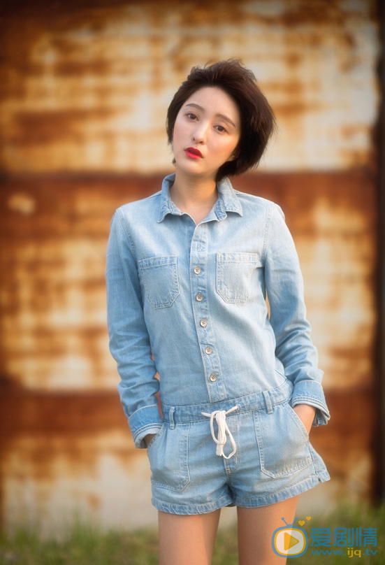 李心博街拍照 李心博高清写真_李心博高清剧照