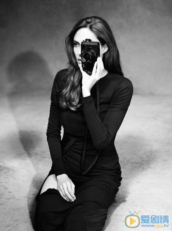 安吉丽娜·朱莉黑白写真 安吉丽娜·朱莉高清写真_安吉丽娜·朱莉高清剧照