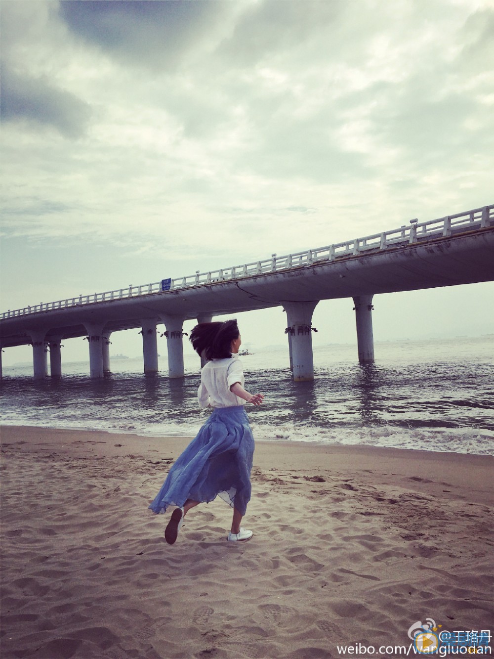 王珞丹随性街拍 王珞丹高清写真_王珞丹高清剧照