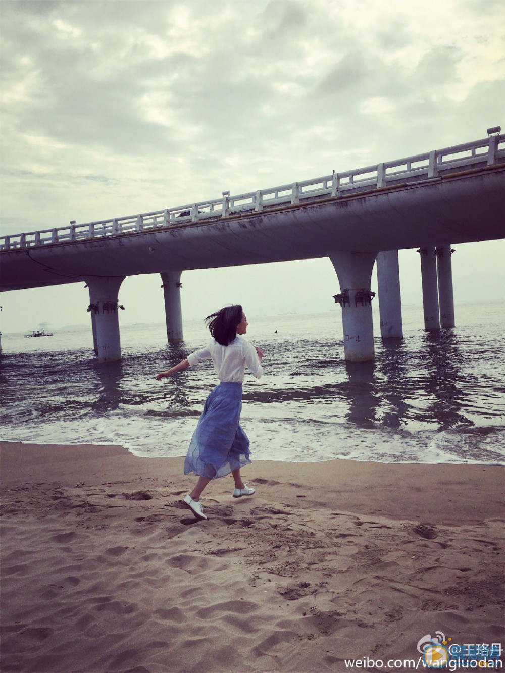 王珞丹随性街拍 王珞丹高清写真_王珞丹高清剧照