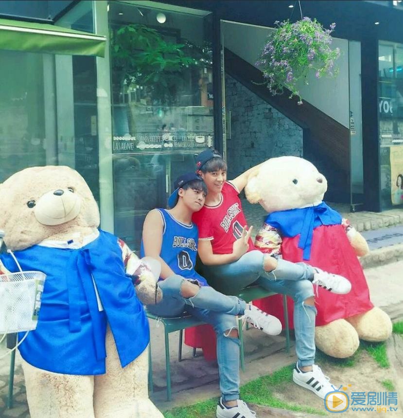 伍嘉成成员合影 伍嘉成高清写真_伍嘉成高清剧照
