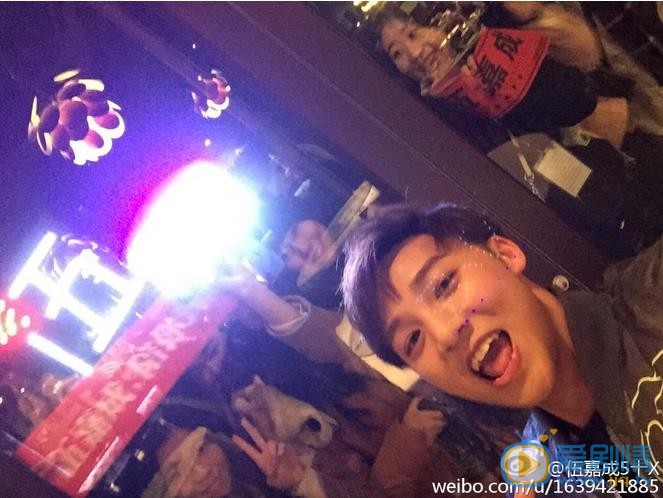 伍嘉成搞怪卖萌 伍嘉成高清写真_伍嘉成高清剧照
