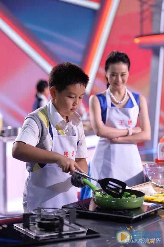 王艳儿子球球合照 王艳高清写真_王艳高清剧照