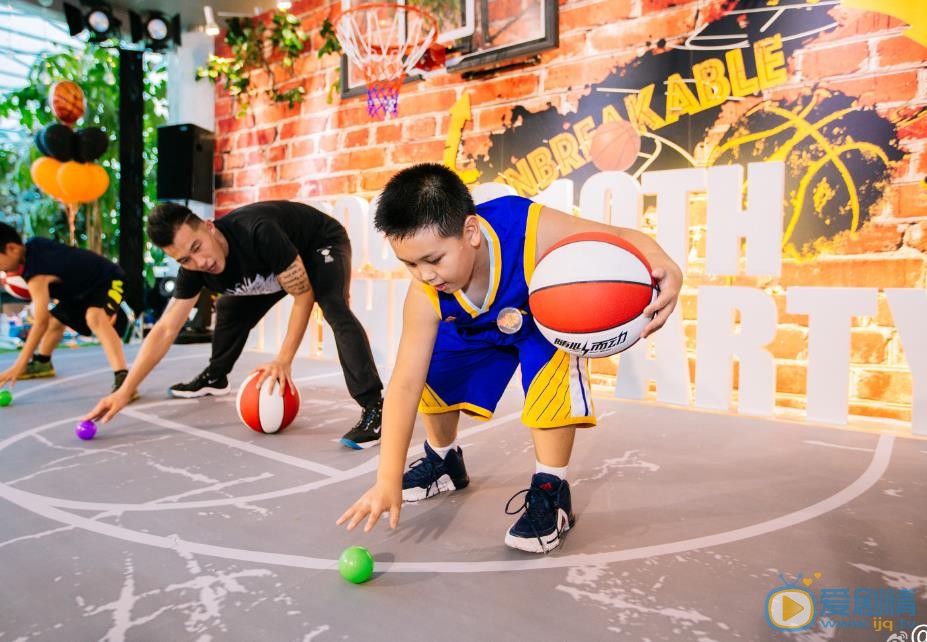 王艳儿子球球合照 王艳高清写真_王艳高清剧照