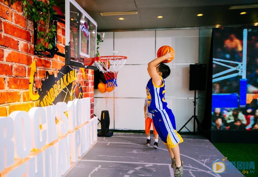 王艳儿子球球合照 王艳高清写真_王艳高清剧照