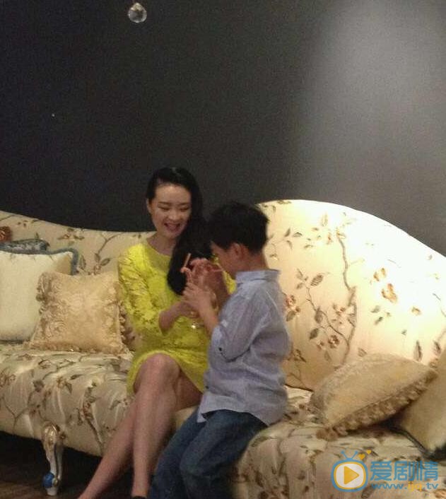 王艳儿子球球合照 王艳高清写真_王艳高清剧照