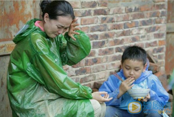 王艳儿子球球合照 王艳高清写真_王艳高清剧照
