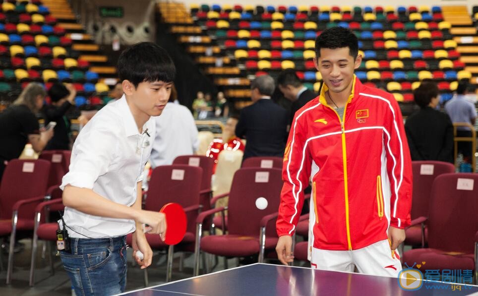 张杰张杰与奥运冠军合照 张杰高清写真_张杰高清剧照