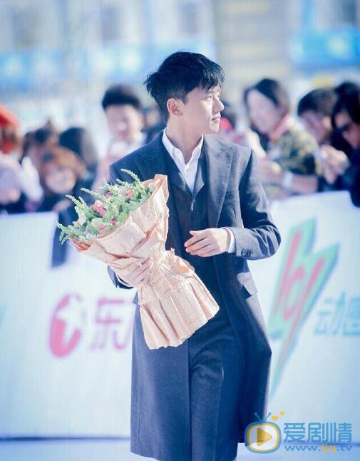 张杰最新演唱会照 张杰高清写真_张杰高清剧照