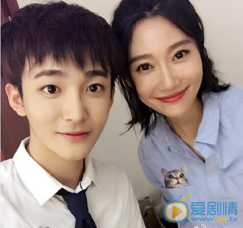 李斯羽《偶滴歌神啊第一期》节目照 李斯羽高清写真_李斯羽高清剧照