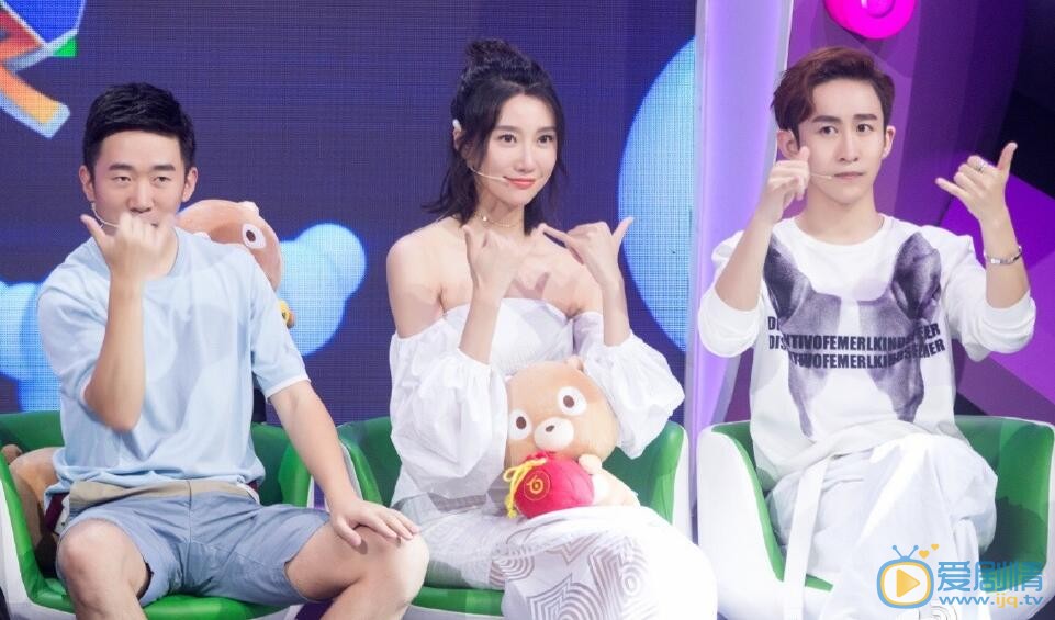 李斯羽《偶滴歌神啊第一期》节目照 李斯羽高清写真_李斯羽高清剧照
