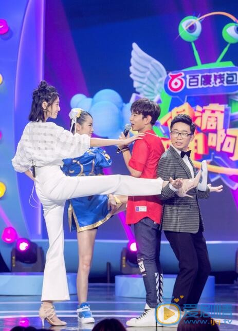 李斯羽《偶滴歌神啊第一期》节目照 李斯羽高清写真_李斯羽高清剧照