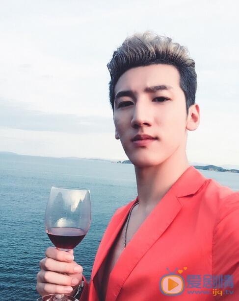 偶滴歌神啊3中扮演二爷的选手是谁？选手李欣雨是音痴吗？李欣雨个人资料介绍