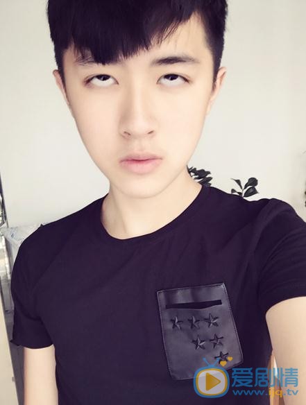 张逸杰卖萌照 张逸杰高清写真_张逸杰高清剧照