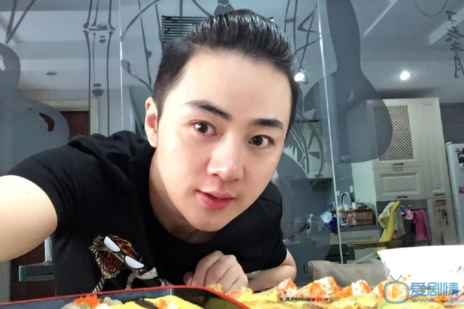 余少群生活照 余少群高清写真_余少群高清剧照