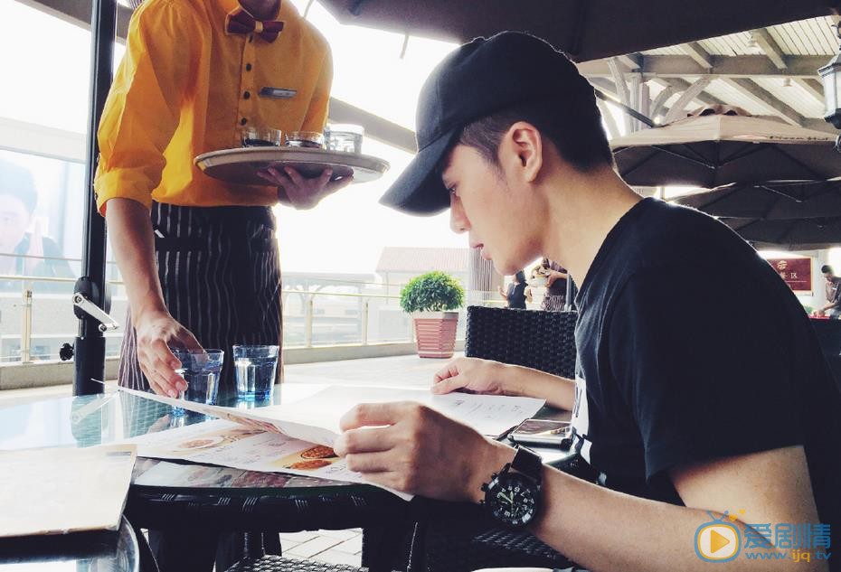 余少群生活照 余少群高清写真_余少群高清剧照