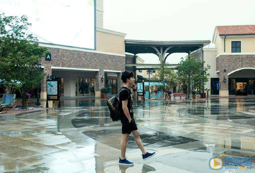 余少群休闲街拍 余少群高清写真_余少群高清剧照