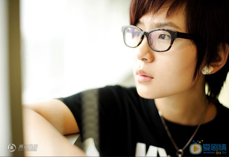 周笔畅早期帅气写真 周笔畅高清写真_周笔畅高清剧照