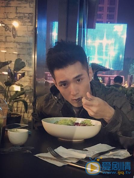 何奉天生活照 何奉天高清写真_何奉天高清剧照
