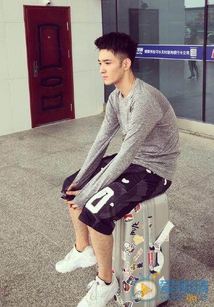 何奉天生活照 何奉天高清写真_何奉天高清剧照