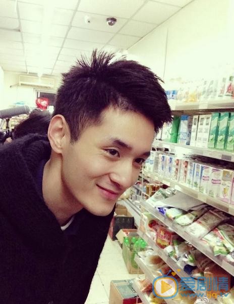 何奉天生活照 何奉天高清写真_何奉天高清剧照