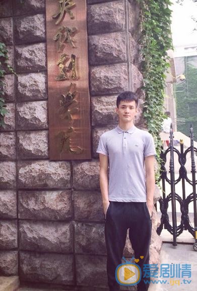 何奉天生活照 何奉天高清写真_何奉天高清剧照