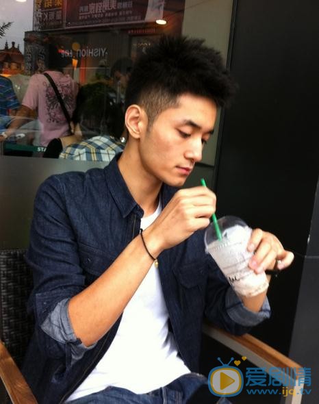 何奉天生活照 何奉天高清写真_何奉天高清剧照