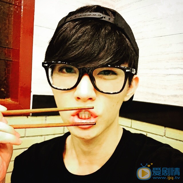 炎亚纶表情包 炎亚纶高清写真_炎亚纶高清剧照