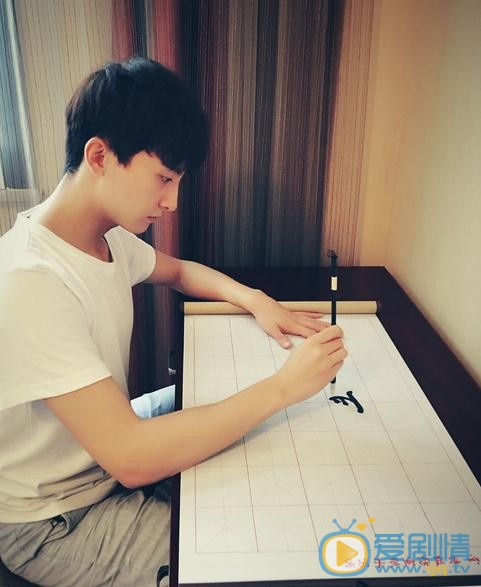 牛骏峰生活照 牛骏峰高清写真_牛骏峰高清剧照