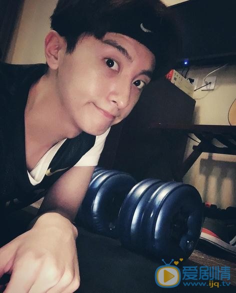 牛骏峰生活照 牛骏峰高清写真_牛骏峰高清剧照